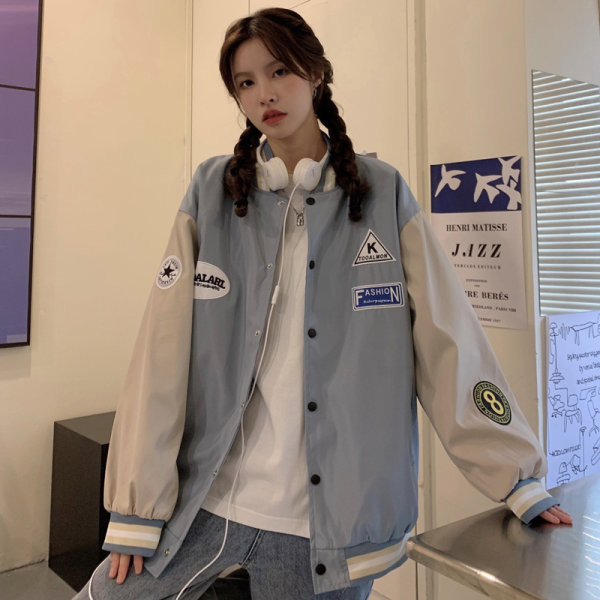 Καθημερινό μπουφάν με κουμπιά και εμβλήματα