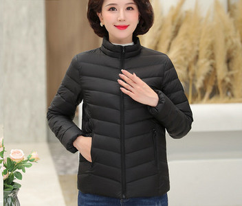 Jachetă modernă potrivită pentru iarnă cu fermoar