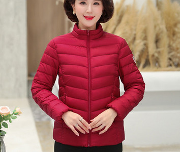 Jachetă modernă potrivită pentru iarnă cu fermoar