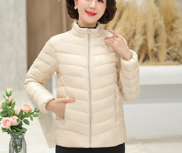 Jachetă modernă potrivită pentru iarnă cu fermoar