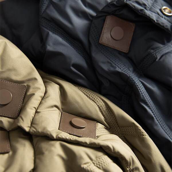 Novi model ženske zimske jakne sa visokom kragnom i gumbima