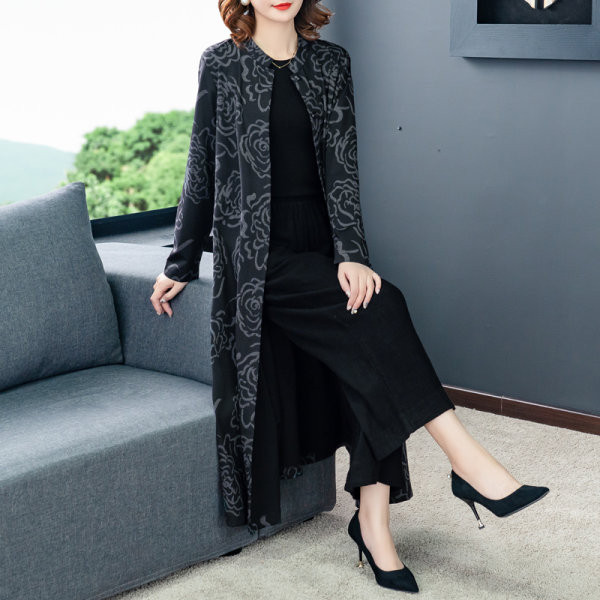 Μακρύ γυναικείο παλτό με χαμηλό γιακά