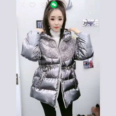 Γυναικείο χειμερινό μπουφάν σε ασημί και μαύρο χρώμα με γυαλιστερά μέρη