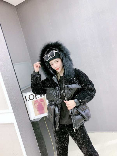 Γυναικείο χειμερινό μπουφάν σε ασημί και μαύρο χρώμα με γυαλιστερά μέρη