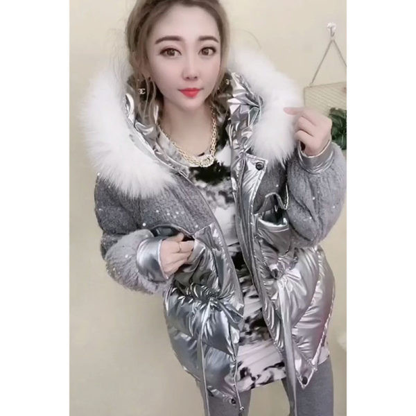 Γυναικείο χειμερινό μπουφάν σε ασημί και μαύρο χρώμα με γυαλιστερά μέρη