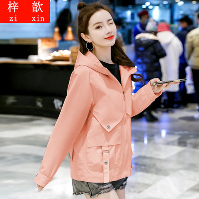 Γυναικείο μπουφάν για άνοιξη ή φθινόπωρο με κουκούλα