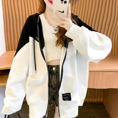 Καθημερινό γυναικείο φούτερ με μοντέλο με κουκούλα