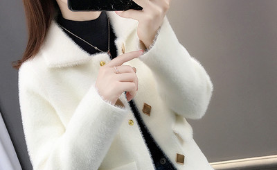 Γυναικείο μπουφάν με μεταλλικά κουμπιά κοντό μοντέλο