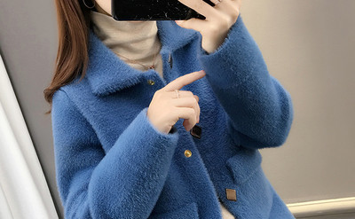 Γυναικείο μπουφάν με μεταλλικά κουμπιά κοντό μοντέλο