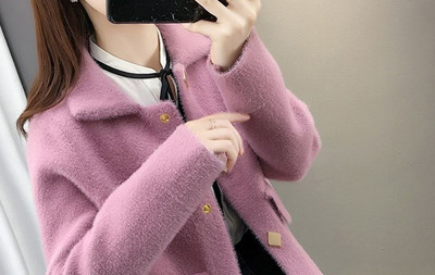 Γυναικείο μπουφάν με μεταλλικά κουμπιά κοντό μοντέλο