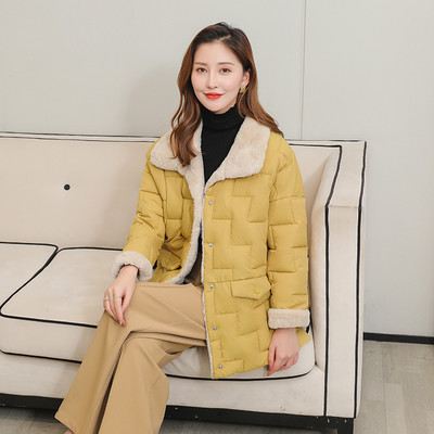 Γυναικείο ζεστό μπουφάν με μεσαίο μήκος και κουμπιά