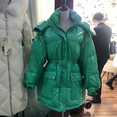 Geaca de iarna de dama cu gluga - un model larg