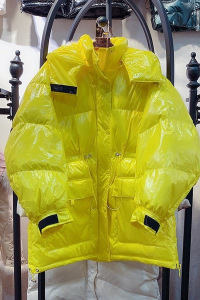 Geaca de iarna de dama cu gluga - un model larg