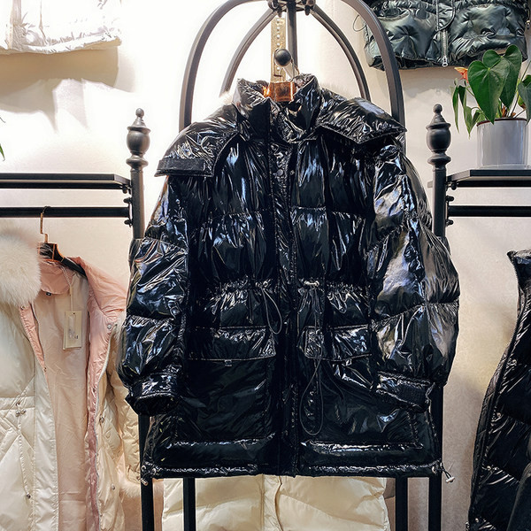 Geaca de iarna de dama cu gluga - un model larg