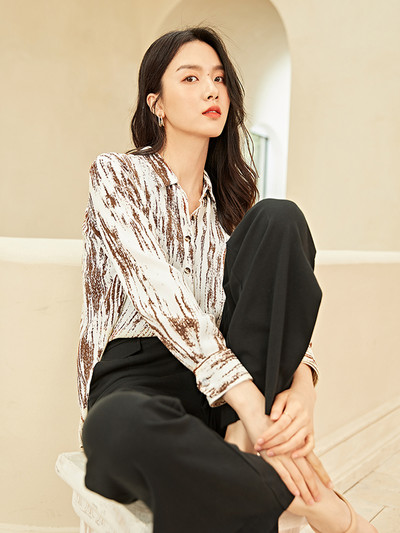 Casual γυναικείο πουκάμισο με κλασικό γιακά  σε δύο χρώματα