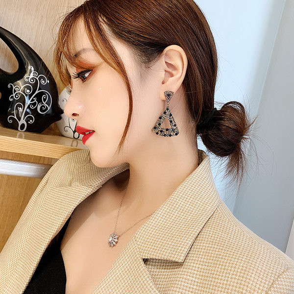 Γυναικεία τριγωνικά σκουλαρίκια