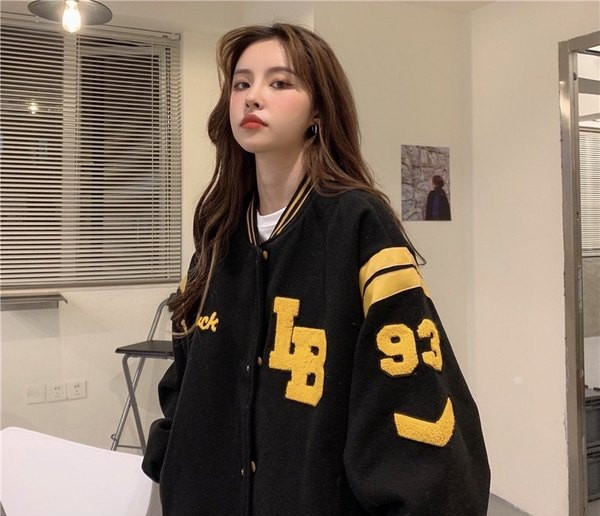 Γυναικείο casual μπουφάν με επιγραφές - φαρδύ μοντέλο