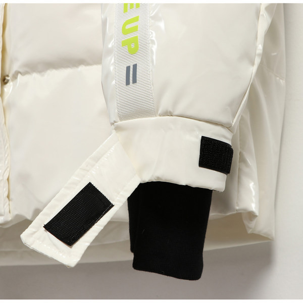 Geaca de iarna dama cu inscriptionare gluga si inchidere cu fermoar