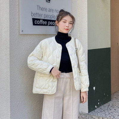 Καπιτονέ γυναικείο μπουφάν με τσέπες και κουμπιά σε τρία χρώματα