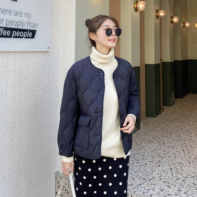 Καπιτονέ γυναικείο μπουφάν με τσέπες και κουμπιά σε τρία χρώματα