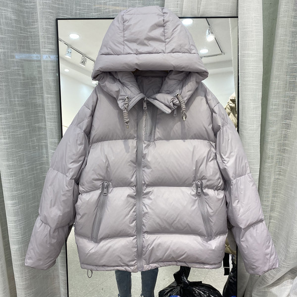 Ženska ležerna kratka jakna s patentnim zatvaračem i kapuljačom