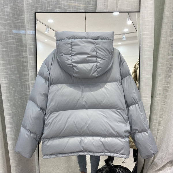 Ženska ležerna kratka jakna s patentnim zatvaračem i kapuljačom