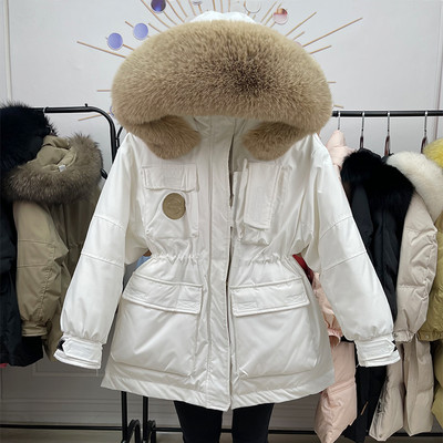 Μοντέρνο χειμερινό μπουφάν με οικολογικό χρώμα στην κουκούλα για γυναίκες