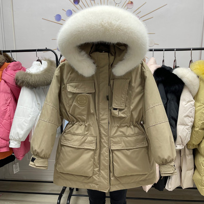 Μοντέρνο χειμερινό μπουφάν με οικολογικό χρώμα στην κουκούλα για γυναίκες