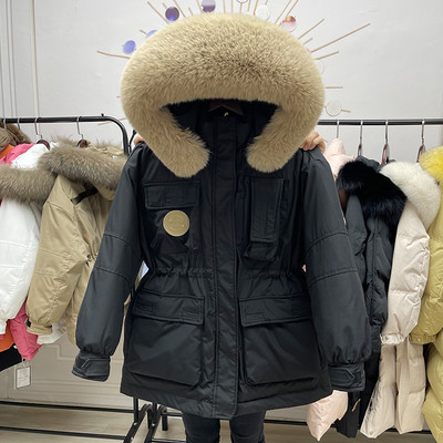 Μοντέρνο χειμερινό μπουφάν με οικολογικό χρώμα στην κουκούλα για γυναίκες