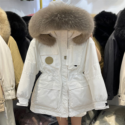 Μοντέρνο χειμερινό μπουφάν με οικολογικό χρώμα στην κουκούλα για γυναίκες