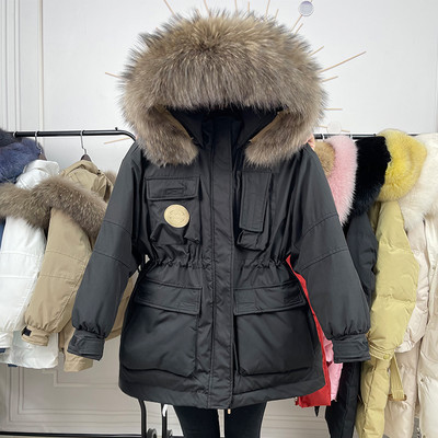 Μοντέρνο χειμερινό μπουφάν με οικολογικό χρώμα στην κουκούλα για γυναίκες