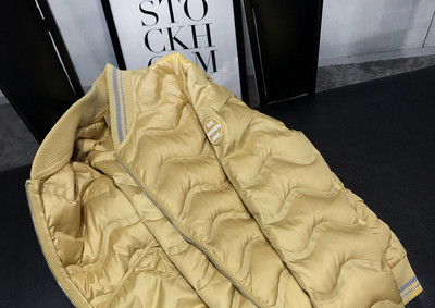 Γυναικείο φθινοπωρινό μπουφάν με έμβλημα και φερμουάρ