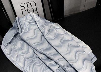 Γυναικείο φθινοπωρινό μπουφάν με έμβλημα και φερμουάρ