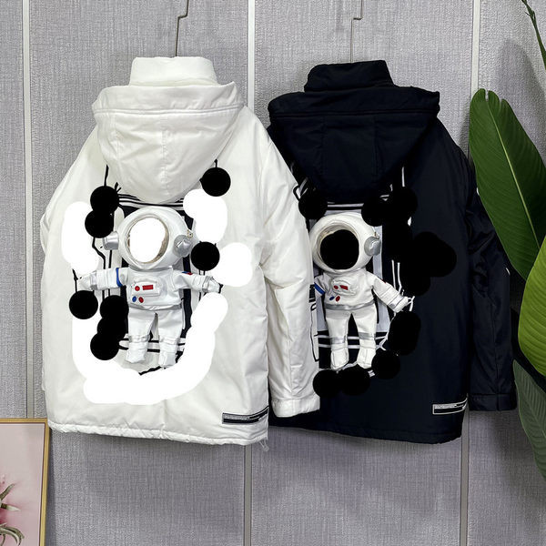 Geaca de dama de actualitate cu aplicatie model lat cu gluga