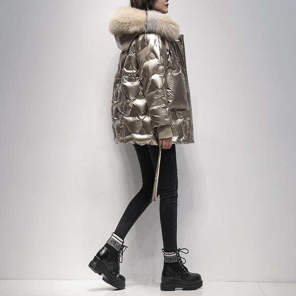Ženski široki model zimske jakne s vezicama i patentnim zatvaračem