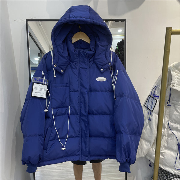 Ženska zimska jakna sa amblemom kapuljača i vezicama