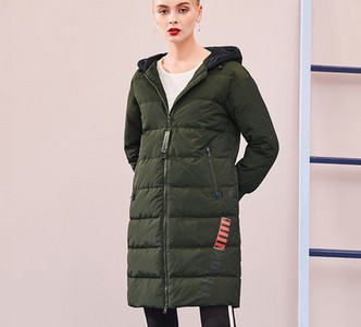 Γυναικείο μακρύ μπουφάν με κουκούλα