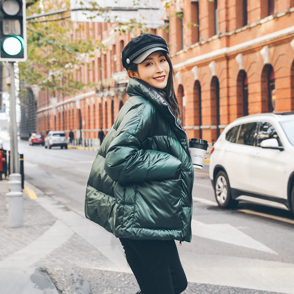 Γυναικείο χειμωνιάτικο μπουφάν σε πράσινο χρώμα με ψηλό γιακά