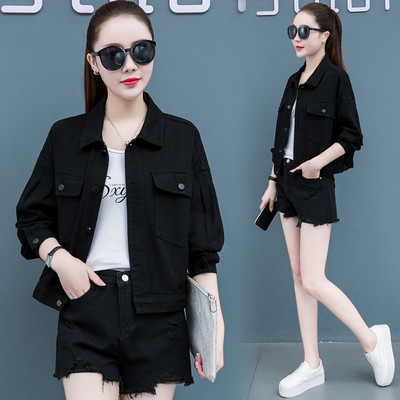 Jachetă modernă din denim cu buzunare și nasturi