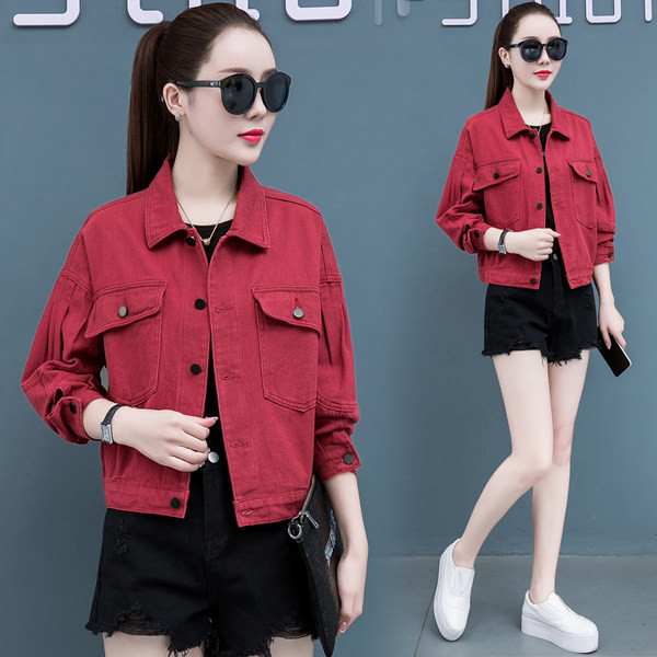 Jachetă modernă din denim cu buzunare și nasturi