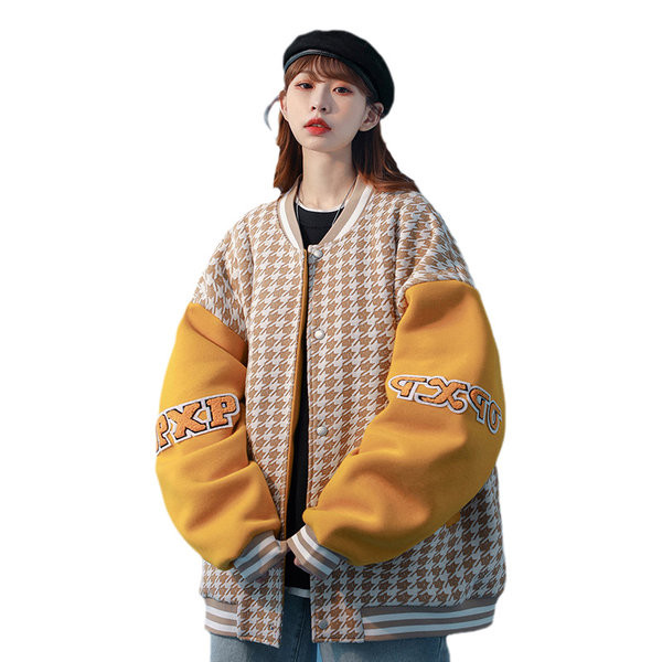 Jachetă lată în carouri cu inscripție