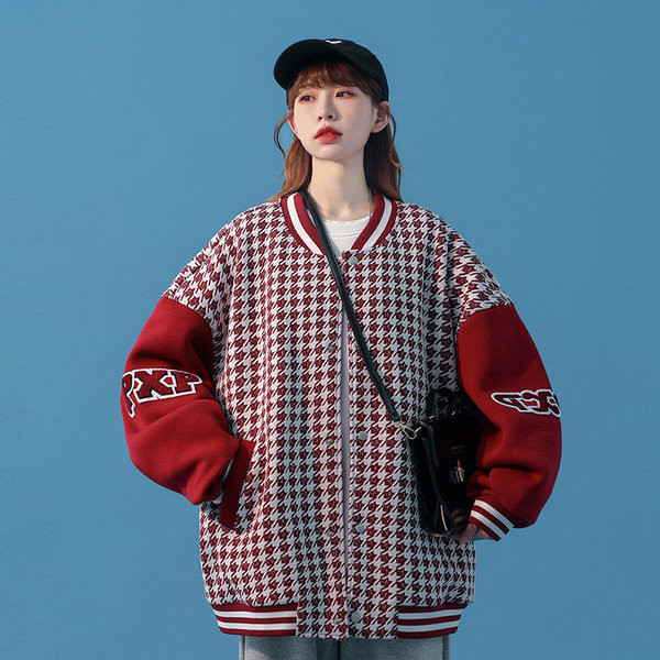 Jachetă lată în carouri cu inscripție