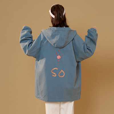 Νέο μοντέλο φθινοπωρινό μπουφάν τύπου αντιανεμικό με έγχρωμη εκτύπωση στο πίσω μέρος