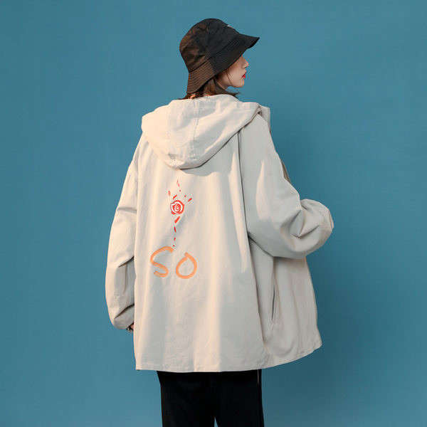 Νέο μοντέλο φθινοπωρινό μπουφάν τύπου αντιανεμικό με έγχρωμη εκτύπωση στο πίσω μέρος