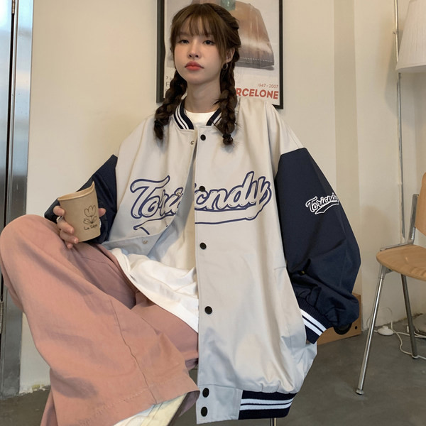 Geaca casual cu model lat cu nasturi