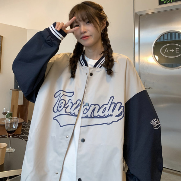 Geaca casual cu model lat cu nasturi