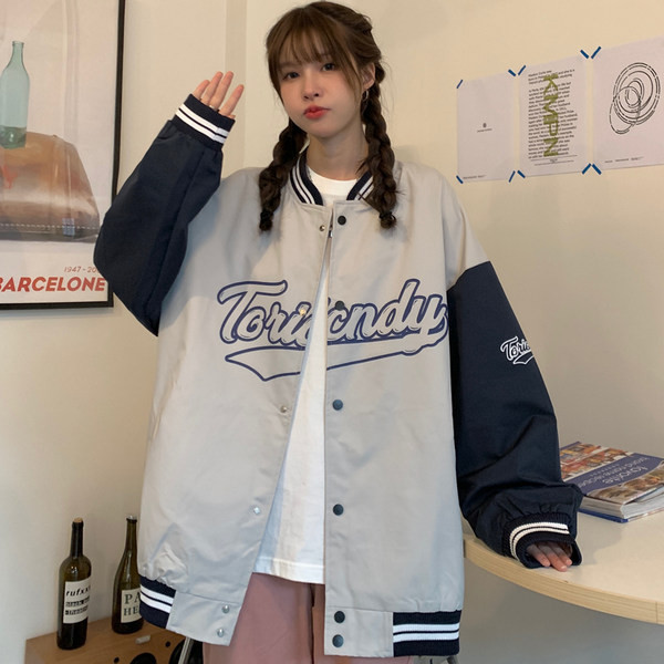 Geaca casual cu model lat cu nasturi