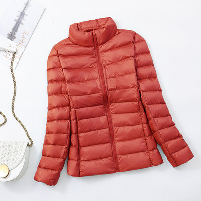 Ελαφρύ γυναικείο μπουφάν για μοντέλο για το φθινόπωρο και χειμώνα χωρίς κουκούλα