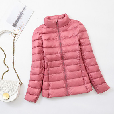 Ελαφρύ γυναικείο μπουφάν για μοντέλο για το φθινόπωρο και χειμώνα χωρίς κουκούλα