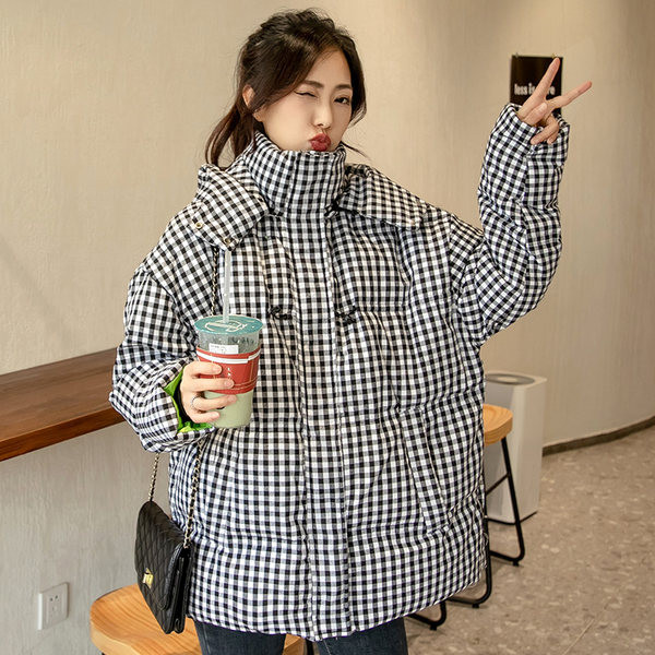 Ženska široka karirana jakna s kapuljačom i džepovima